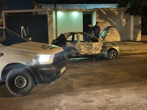 (video) Posible intencionalidad:  Auto quemado esta madrugada en Viamonte 1200