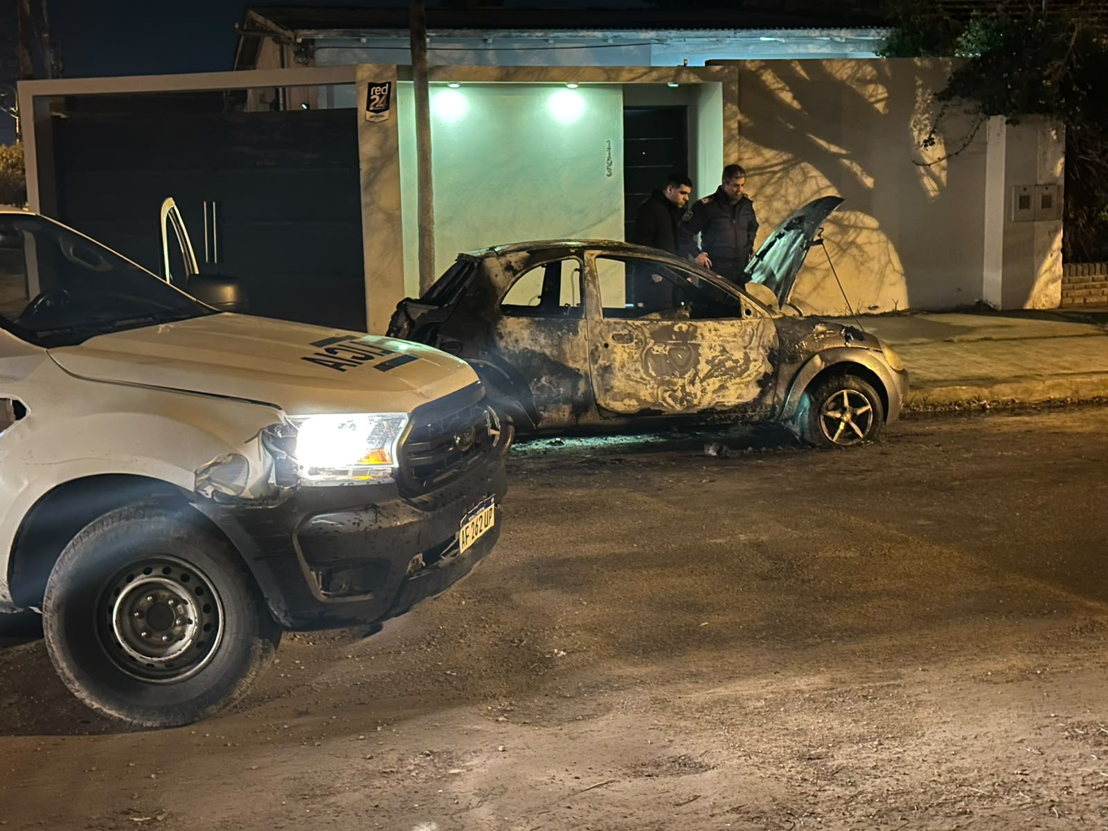 (video) Posible intencionalidad:  Auto quemado esta madrugada en Viamonte 1200