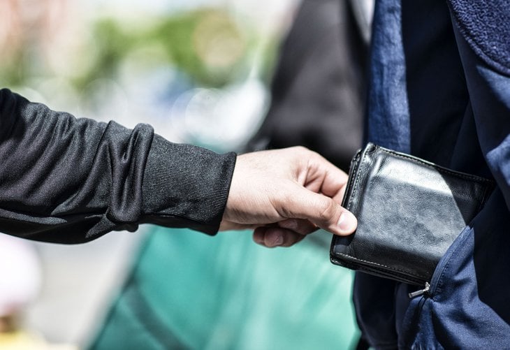 Necochea: Le robaron la billetera, siguió los gastos por las APP y los encontró comprando