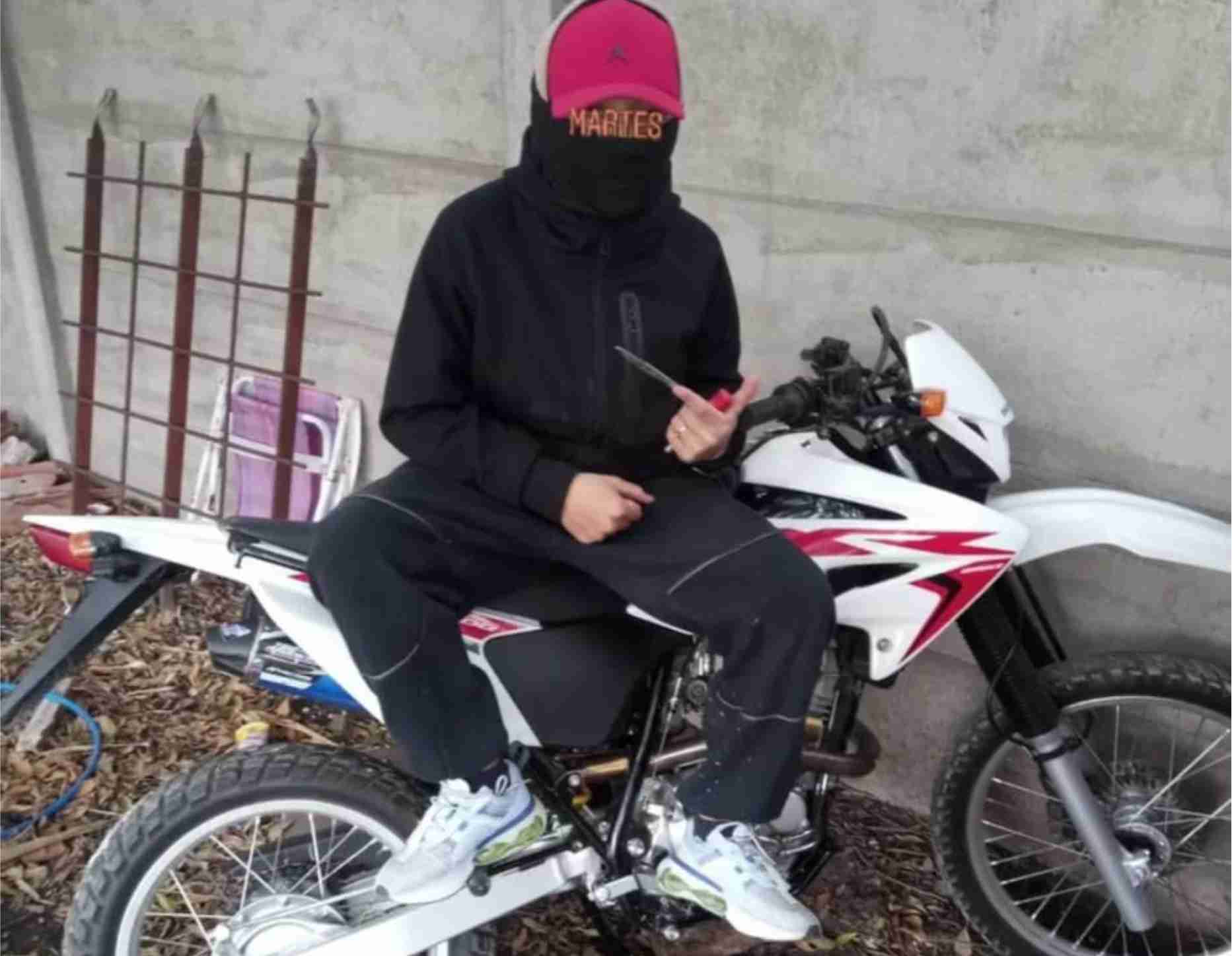 En eficaz operativo la Policía recuperó una moto robada por menores los que quedaron en libertad al momento