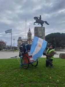 (audio) Guillermo Pinilla llegó a Tres Arroyos en su caminata por la inclusión