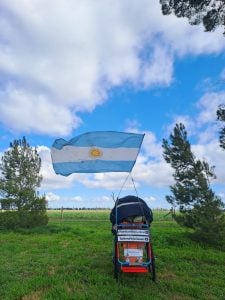 (audio) Guillermo Pinilla llegó a Tres Arroyos en su caminata por la inclusión