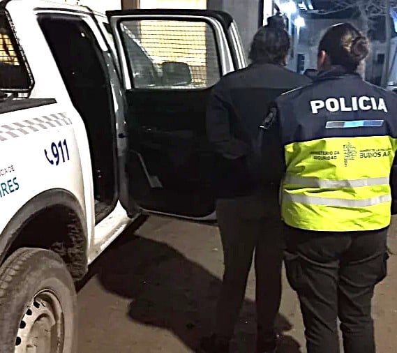 Desbaratan aguantadero en Quequén: Secuestran camionetas, moto robada y armas
