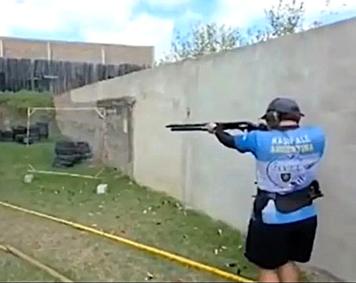 Fue aprehendido por tener armas en su casa, pero es deportista de élite