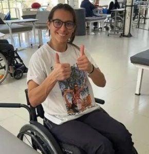 (audio) Tras un accidente que la dejó parapléjica, Rocío impulsa una campaña para volver a caminar