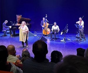 A teatro lleno y aplaudidos de pie, Tamgú y  Valeria Hernández brillaron en Málaga