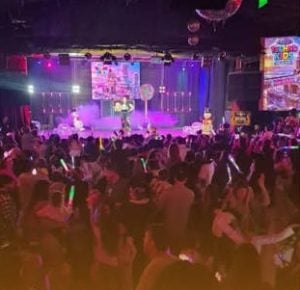 (audio) Tecnokids: el éxito de las fiestas electrónicas familiares que hace bailar a grandes y chicos