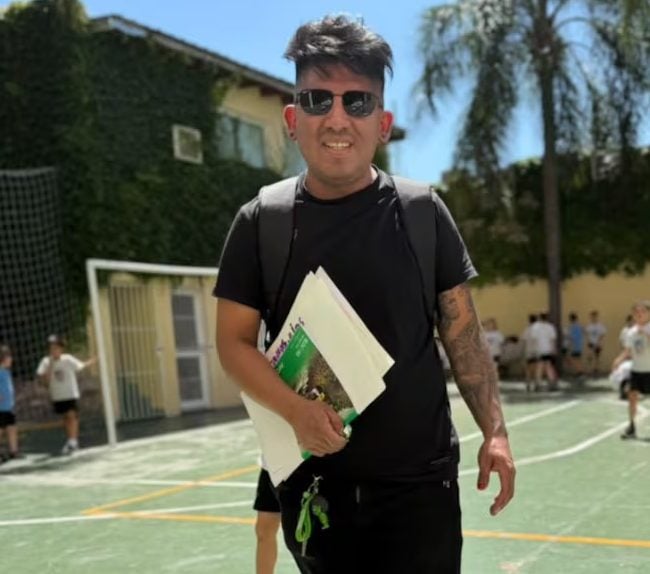 (audio) Mariano Ochoa, el docente que transforma los comunicados escolares en dibujos