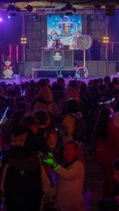 (audio) Tecnokids: el éxito de las fiestas electrónicas familiares que hace bailar a grandes y chicos