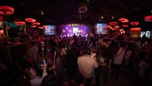 (audio) Tecnokids: el éxito de las fiestas electrónicas familiares que hace bailar a grandes y chicos