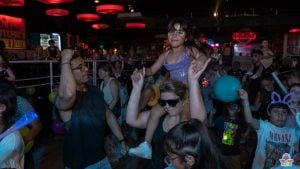 (audio) Tecnokids: el éxito de las fiestas electrónicas familiares que hace bailar a grandes y chicos