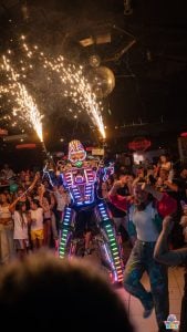 (audio) Tecnokids: el éxito de las fiestas electrónicas familiares que hace bailar a grandes y chicos