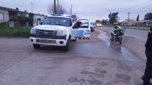 Camión embistió a dos mujeres. Fueron derivadas al hospital