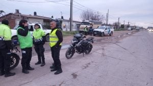 Camión embistió a dos mujeres. Fueron derivadas al hospital