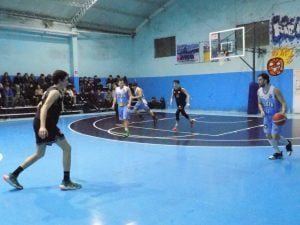 Básquet: El celeste ganó y arrancó con el pie derecho su recorrido por el Oficial de Primera 