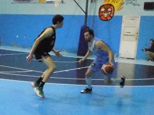 Básquet: El celeste ganó y arrancó con el pie derecho su recorrido por el Oficial de Primera 