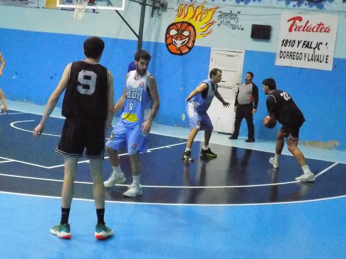 Básquet: El celeste ganó y arrancó con el pie derecho su recorrido por el Oficial de Primera 