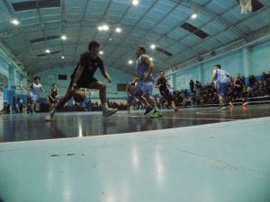 Básquet: El celeste ganó y arrancó con el pie derecho su recorrido por el Oficial de Primera 